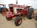 INTERNATIONAL 966 WHEEL TRACTOR  2 REMOTES, 3 POINT, 84-38 R2 TIRES