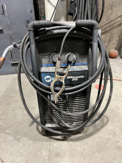 MILLER MILLERMATIC 252 WELDER,  SINGLE PHASE, 200/230 S# MB390658N