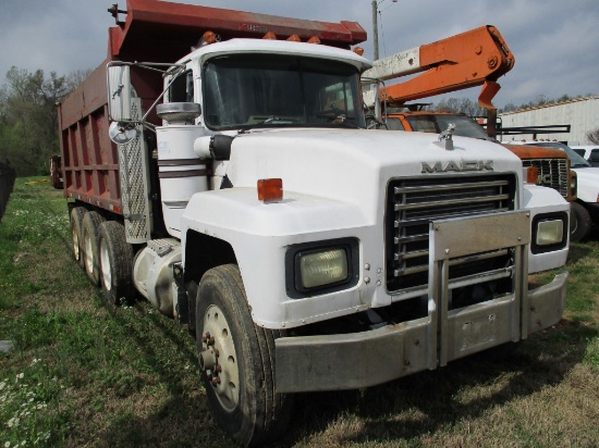 1995 MACK RD690S DUMP TRUCK, 255,973+ mi on meter, 20,130+ hrs on meter,  M