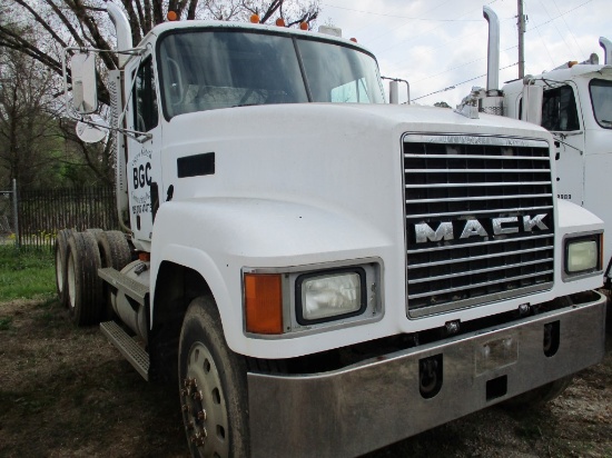 2001 MACK CH613 TRUCK TRACTOR,  2007 MACK REMAN DIESEL, 10-SPEED, TWIN SCRE