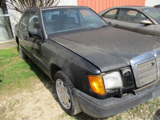 1992 MERCEDES 300E CAR, 203,176+ mi on meter,  4-DOOR, GAS, AUTOMATIC, 4-MA
