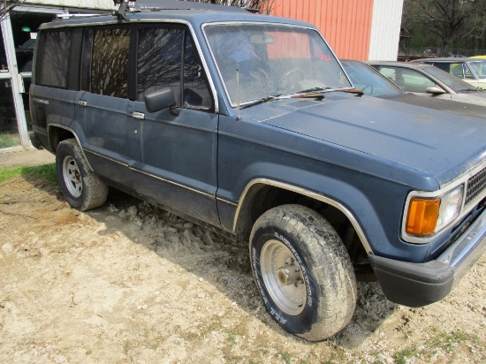1988 ISUZU TROOPER II SUV, 181.304+ mi on meter,  4-DOOR, GAS, 5-SPEED MANU