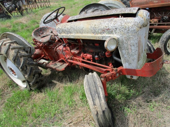 FORD 600 TRACTOR,  3-PT, PTO, 4-CYL, IN THE NON RUNNER ROW