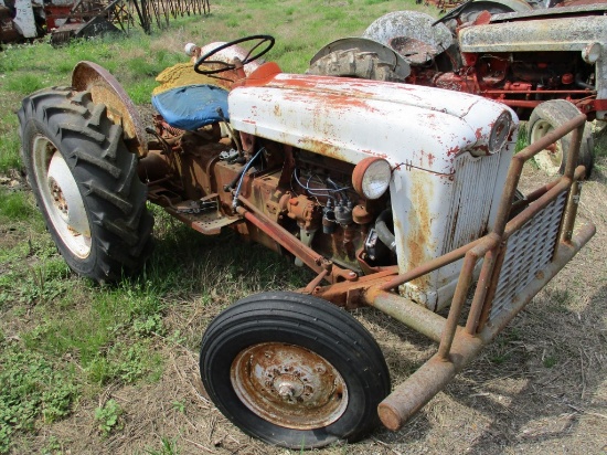FORD 600 TRACTOR,  3-PT, PTO, 4-CYL, IN THE NON RUNNER ROW
