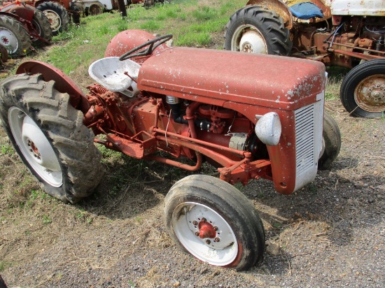 FERGUSON TRACTOR,  3-PT, PTO, 4-CYL, IN THE NON RUNNER ROW
