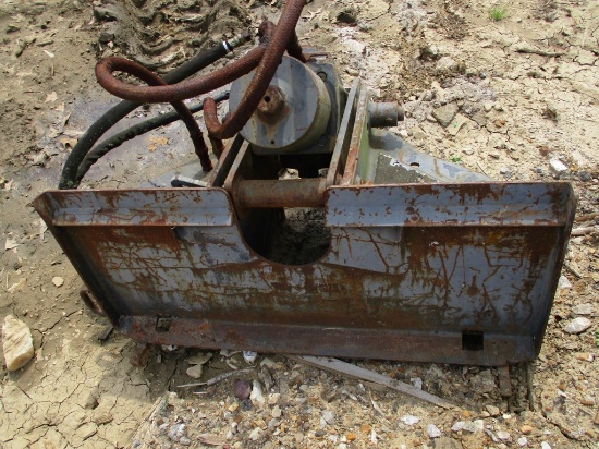 BOBCAT SKID STEER BREAKING HAMMER