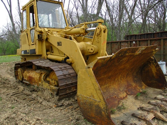 CATERPILLAR 963 CRAWLER LOADER, 3,158+ hrs on meter,  CAB - DOES NOT RUN. B