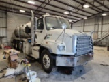 2015 FREIGHTLINER 114 SD VACUUM TRUCK,  DAYCAB, DETROIT DD13 DIESEL, EATON