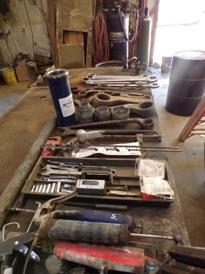 LOT ON TOP OF SHOP TABLE(TABLE SELLS NEXT), END WRENCHES, PIPE WRENCHES, GR