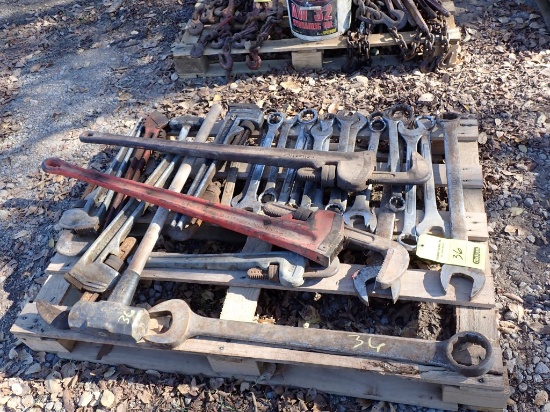 PALLET WITH ALUMINUM PIPE WRENCHES, OPEN & BOX END WRENCHES, HAMMERS AND MI
