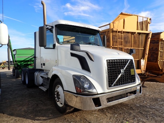 2012 VOLVO TRUCK TRACTOR, 555k+ mi,  DAY CAB, D13 DIESEL, 10 SPEED, TWIN SC