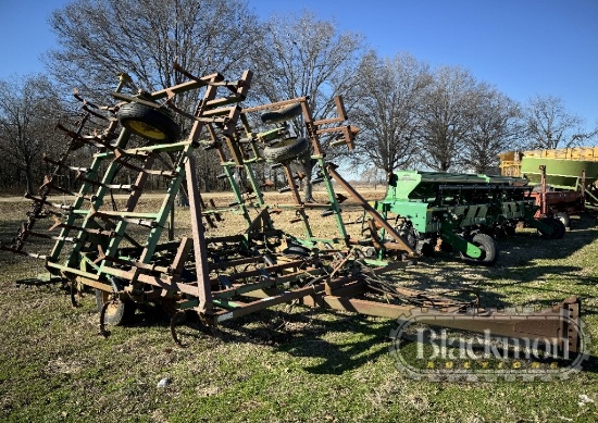 JOHN DEERE 1000 FIELD CULTIVATOR, HYD FOLD