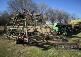 JOHN DEERE 1000 FIELD CULTIVATOR, HYD FOLD