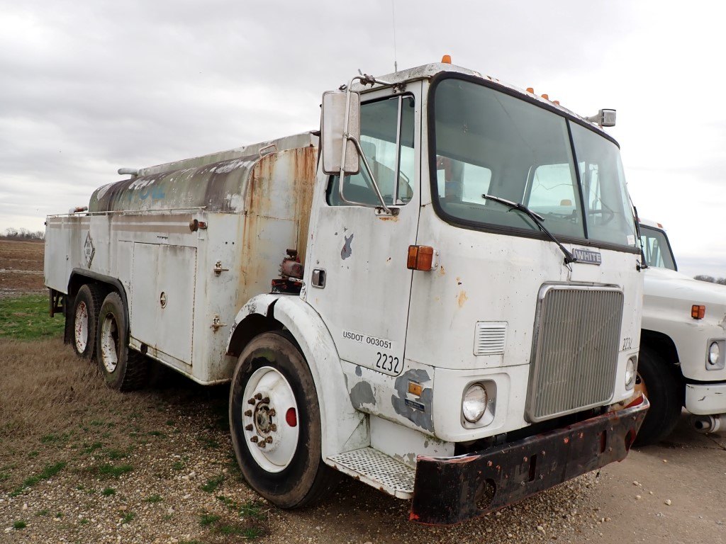 1985 WHITE GMC FUEL TANKER TRUCK SHOWING 66,278 | Proxibid