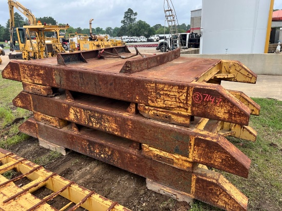 (3) RAIL CAR TOPPPING MATS & (1) RAIL AR TOPPING RAMP,  23'