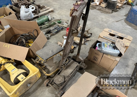 LOT OF CREEPERS, ROLLING STOOL, & FLOOR JACK