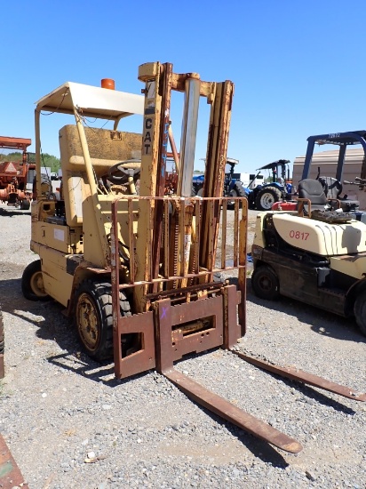 CATERPILLER FORKLIFT,  4 CYL PERKINS DIESEL, 2 STAGE MAST, 3" FORKS,