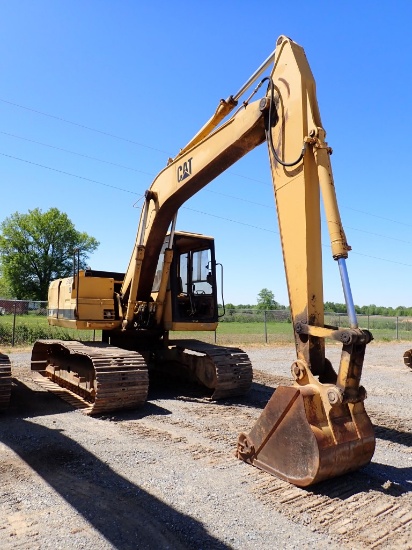 CATERPILLAR E110B EXCAVATOR, 1428+ hrs,  CAB, 30" TRACKS, 32" BUCKET, S# 9H