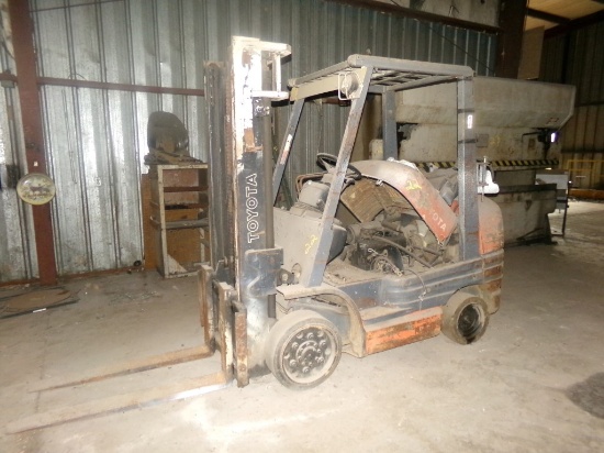 TOYOTA FORKLIFT, N/A  **NON RUNNER**, LP GAS ENGINE, SOLID TIRES, 2 STAGE M