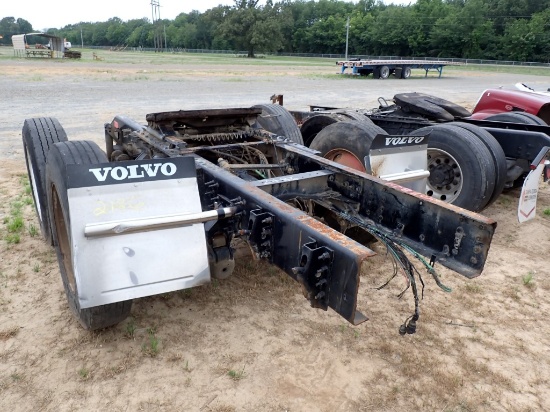 2015 VOLVO REAR CUTOFF,  TWIN SCREW, AIR RIDE, SLIDING 5TH WHEEL,