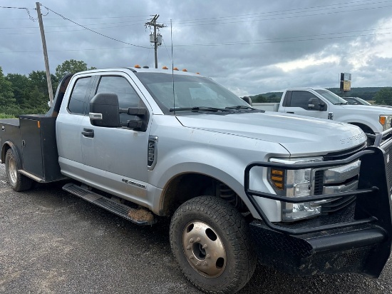 2019 FORD F-350 FLATBED TRUCK, 118,848+ mi,  EXTENDED CAB, 4 X 4, 6.7 LITRE