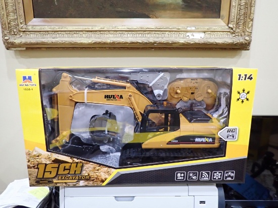HUI NA TOYS EXCAVATOR  15", 680 DEGREE ROTARY, REMOTE COMTROL, W/ (3) ATTAC
