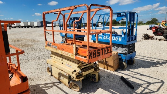 JLG 1932E2 SCISSOR LIFT,  ELECTRIC, 25' WORKING HEIGHT, SOLID NONMARKING TI