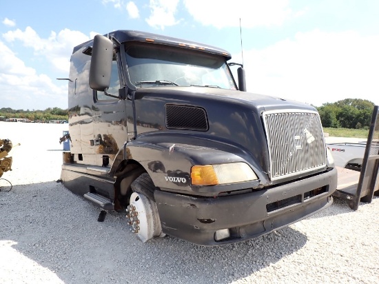 1992 VOLVO TRUCK/TRACTOR CUTOOF,  SLEEPER, VE-D12B DIESEL, NO TRANSMISSION,