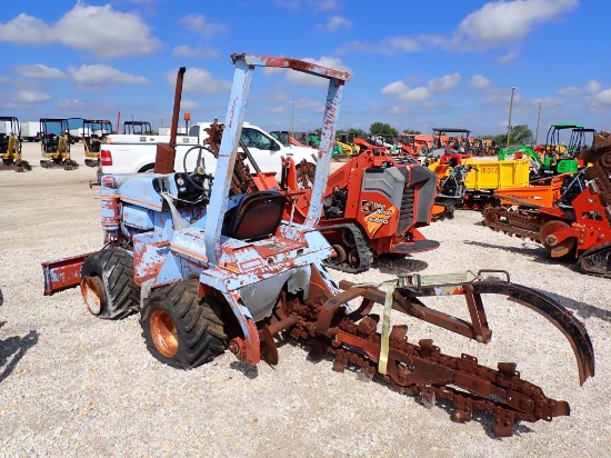 DITCH WITCH 2300 TRENCHER,  ROPS, 4X4, 4CYL GAS, 60" TRENCHER, BACKFILL BLA