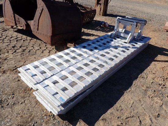 SET OF ALUMINUM RAMPS  FOR STEP DECK TRAILER