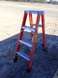 LOUISVILLE STEP LADDER,  4'
