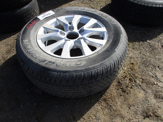 DUNLOP 285/60R18 TIRE ON RIM