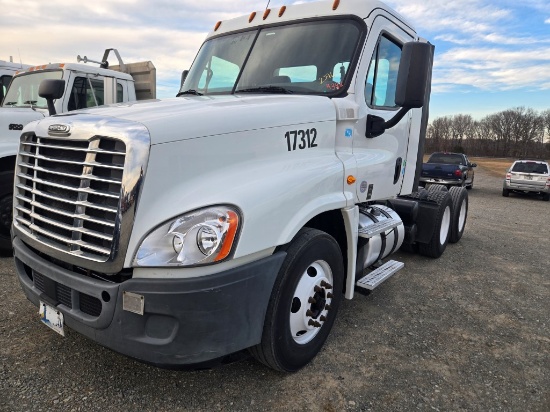 2017 FREIGHTLINER CASCADIA TRUCK TRACTOR, 811,050  DAY CAB, DETROIT DIESEL,