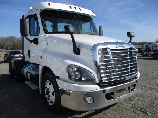2016 FREIGHTLINER CASCADIA TRUCK TRACTOR, 877,204+ mi,  DETROIT DD13 DIESEL