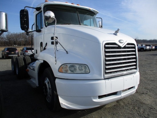 2001 MACK CX6 TRUCK TRACTOR, 474,083+ mi on meter,  MACK 460HP DIESEL, AUTO