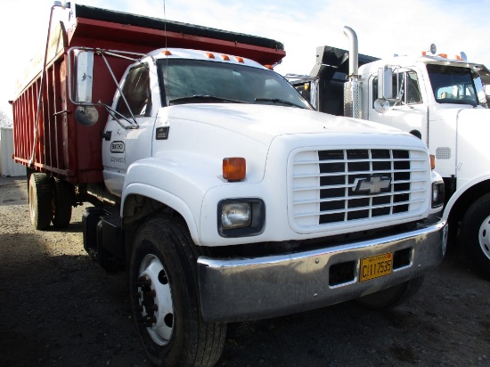 2001 CHEVROLET C6500 DUMP TRUCK, (+/-) 113,400  20' BED, 30 YARD CAPACITY,