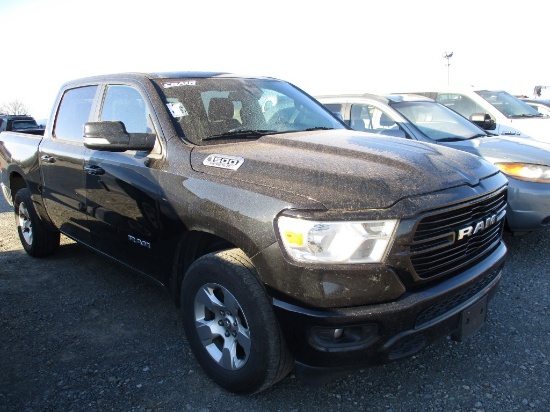 2019 RAM 1500 PICKUP TRUCK, (+/-) 295,958  V8 GAS, AUTO, CREW CAB, 4X4, BIG