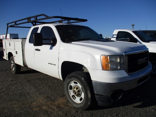 2012 GMC 2500HD PICKUP TRUCK,  V8 GAS, AUTO, EXTENDED CAB, KNAPHEIDE TOOL B