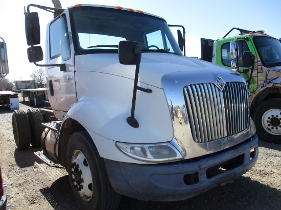2005 INTERNATIONAL 8600 TRUCK TRACTOR, (+/-) 405,430  CABIN CHASSIS, INTERN