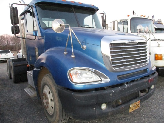 2006 FREIGHTLINER CONVENTIONAL TRUCK TRACTOR, (+/-) 735,703  DAY CAB, CAT D