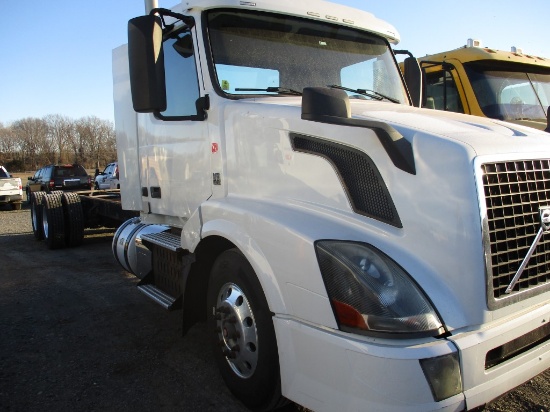 2016 VOLVO VNL CAB & CHASSIS TRUCK, (+/-) 412,782  VOLVO D13 DIESEL, HI-SHI