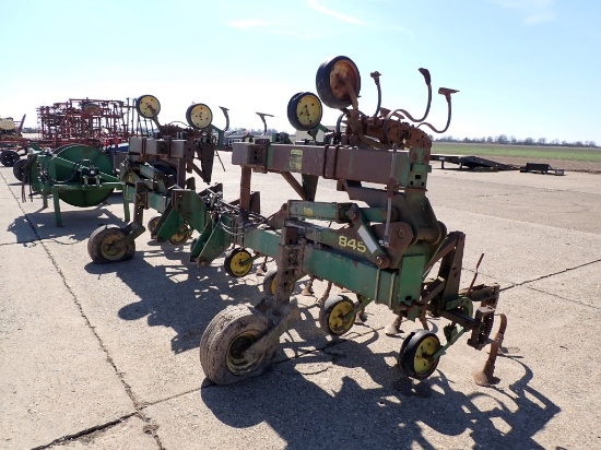 JOHN DEERE 845 CULTIVATOR,  10 ROW, 30" SPACING, HYD FOLD, FLAT FOLD BAR
