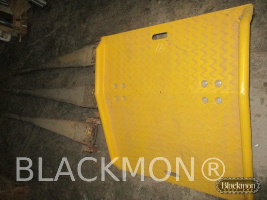 (3) mules & (1) plastic docking plate
