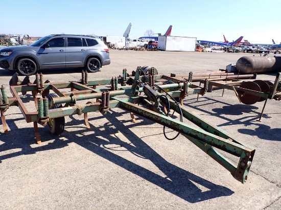 JOHN DEERE 13-SHANK CHISEL PLOW