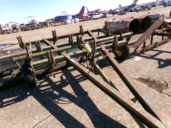 JOHN DEERE 100 CHIESEL PLOW,  10 SHANK, PULL TYPE