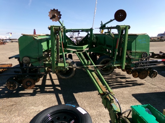 GREAT PLAINS SOLID STAND 30 GRAIN DRILL,  7.5" SPACING