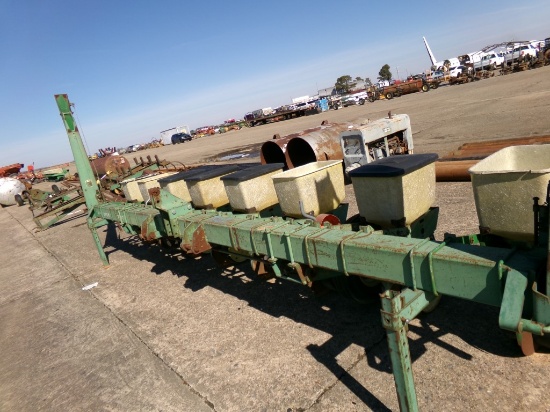 JOHN DEERE 7100 PLANTER,  8 ROW, 30", MARKERS, FIBERGLASS HOPPERS