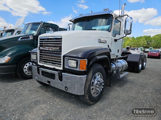 2012 MACK CHU613 DAY CAB TRUCK TRACTOR VIN: 1M1AN07Y8CM011066