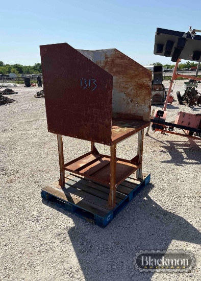 METAL TABLE,