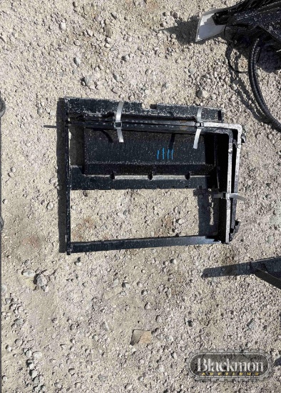 GIYI MINI SKID STEER ATTACHMENT,